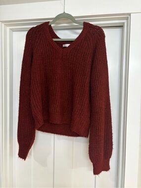 Women's V-Neck Sweater in Burgundy by